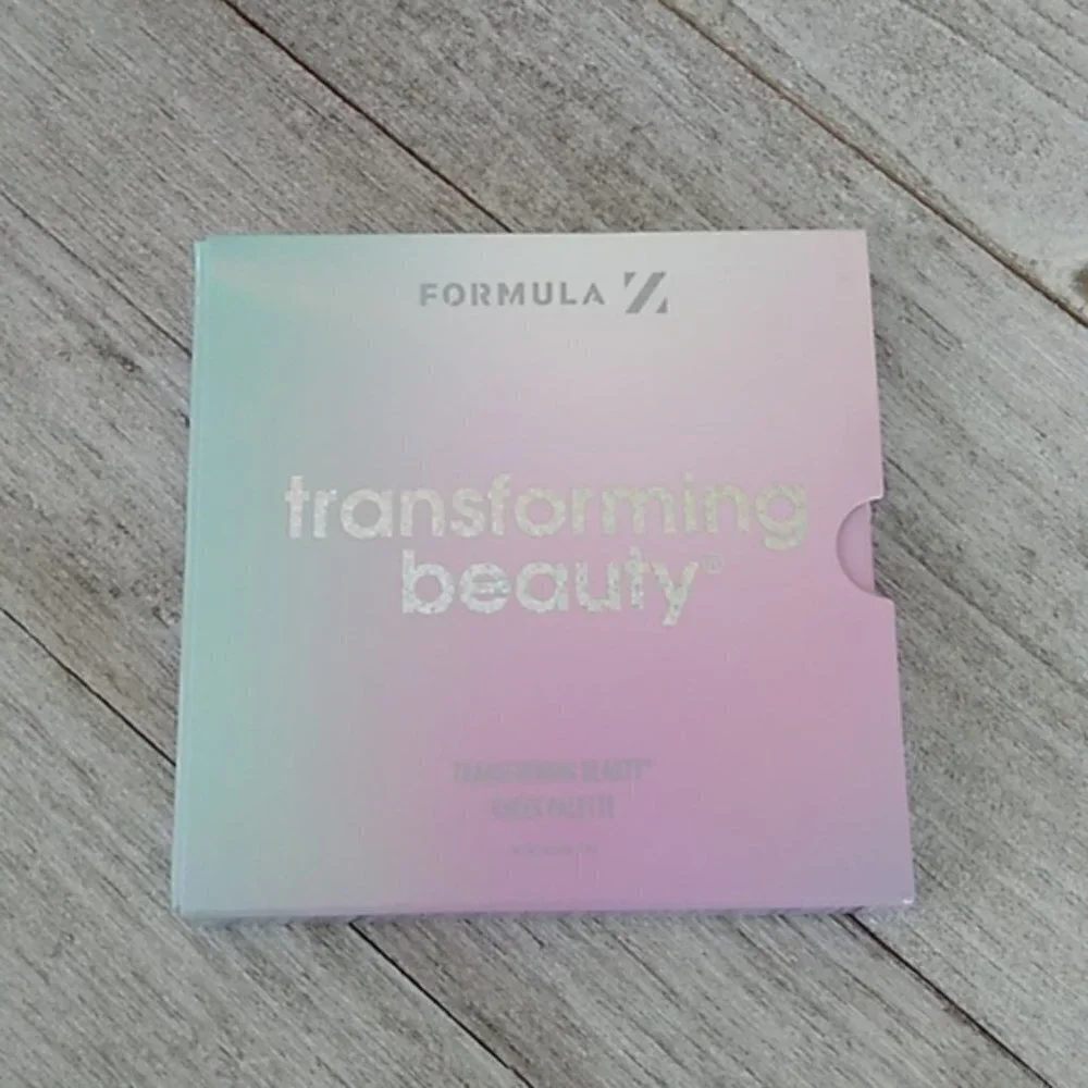 NIB FORMULA Z COSMETICS Transforming Beauty Cheek Palette